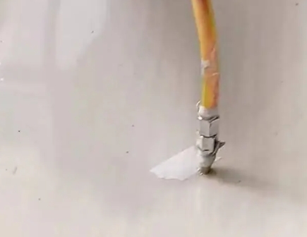 平湖瓷砖空鼓维修公司专业解答在瓷砖铺贴过程中，如果使用的砂料过粗（如全部使用了粗砂），可能会导致以下问题