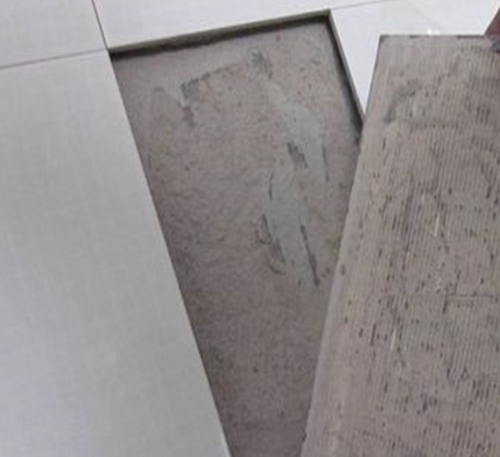 平湖瓷砖空鼓维修公司分享瓷砖铺贴时如果打浆（即涂抹在瓷砖背面和基层上的砂浆或瓷砖胶）过少，会带来以下问题